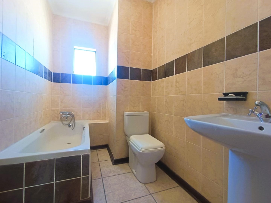 4 Bedroom Property for Sale in Langenhovenpark Free State